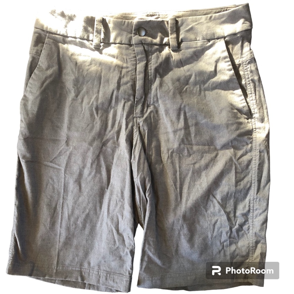 Men’s Lululemon shorts size 30 gray flat front chino golf work athleisure
